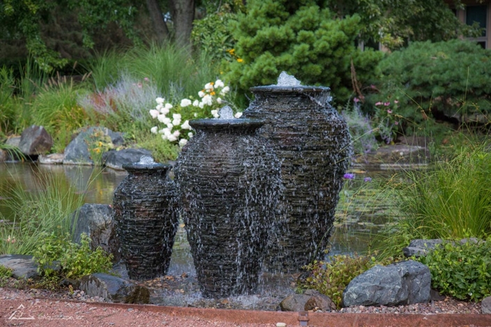 Outdoor fountain urns